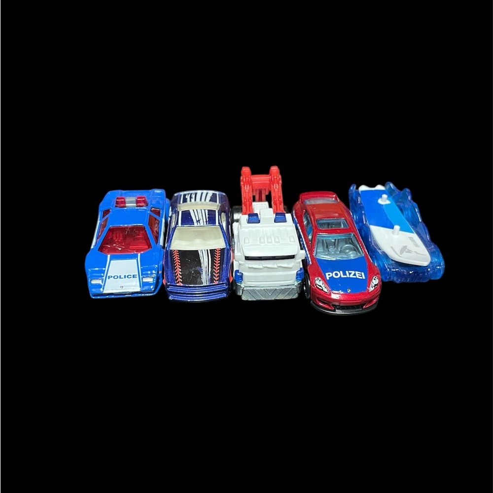 Set of 5 assorted hot wheel cars